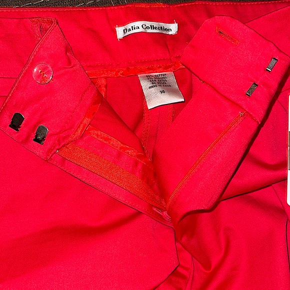 14 NWT Dalia Collection True Red Capri Pants w Folded Hem, Hook & Eye Closure - Picture 3 of 5